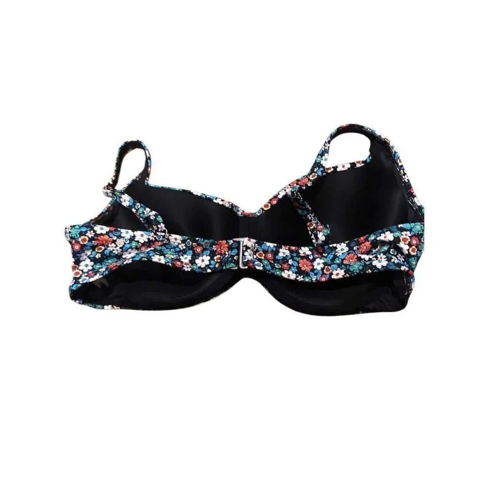Land’s End floral Built-in Underwire bikini top has fully adjustable straps, hol
